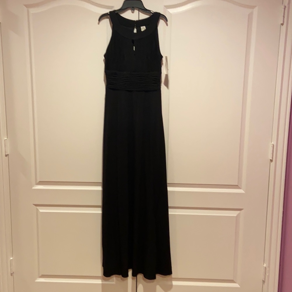 Black long sleeveless dress
